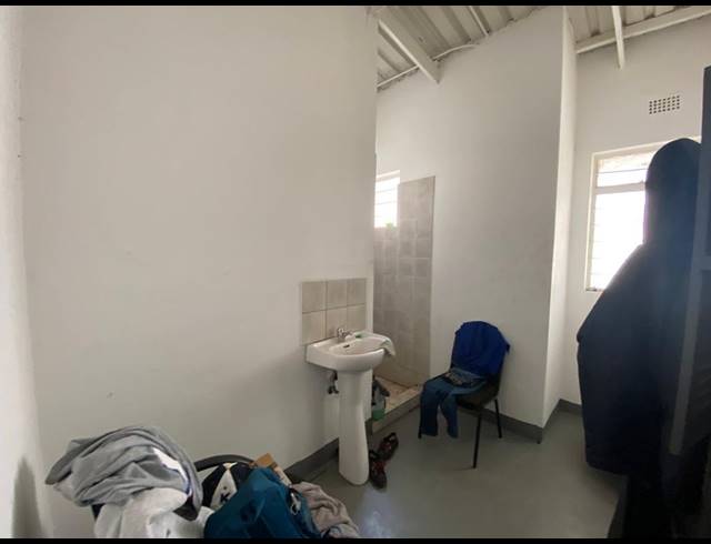 1,100M² WAREHOUSE FOR SALE IN NEWLANDS